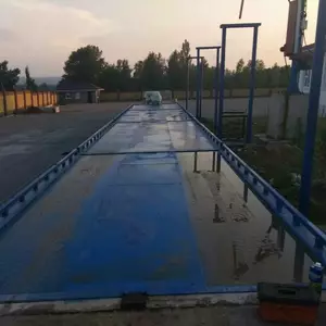 С металлической грузоприемной платформой С металлической грузоприемной платформой